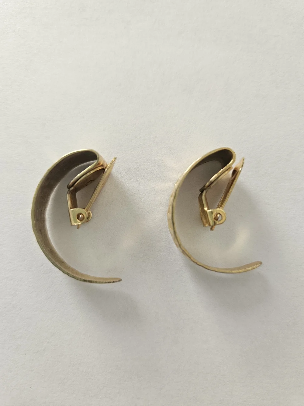 Vintage Gold Textured Clip Hoop Earrings 80s Retro Minimalist Feminine Work